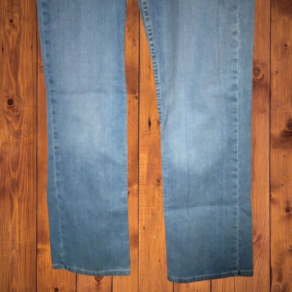 CABELA'S CASUAL WOMEN'S SIZE 8 REGULAR BLUE STRAIGHT LEG CLASSIC JEANS - Picture 3 of 4